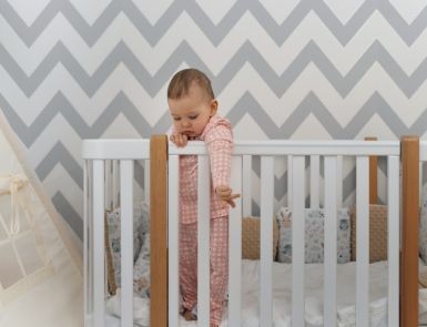 What Kind of Crib Does a Newborn Need?